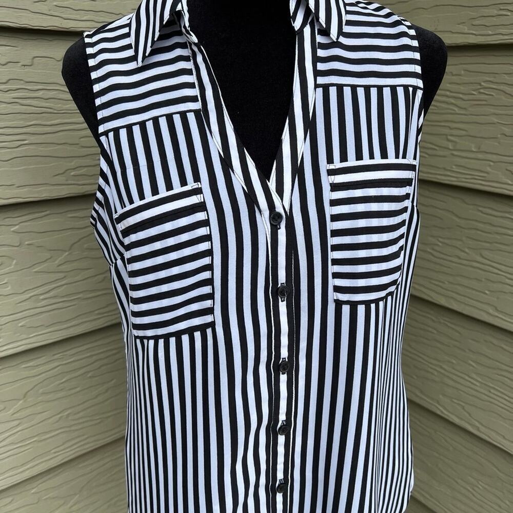 EXPRESS Black & White Sleeveless Button Down Top, Women's size XS